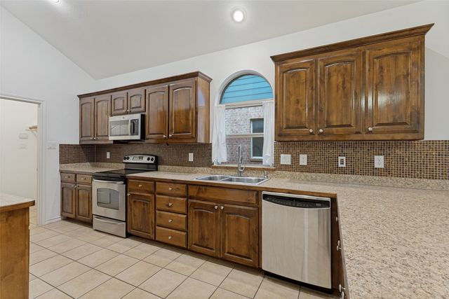 10866 Calderwood Lane, Fort Worth, TX 76052