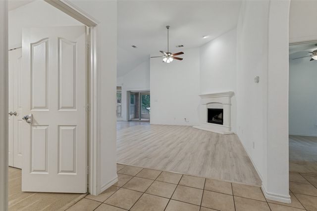 10866 Calderwood Lane, Fort Worth, TX 76052