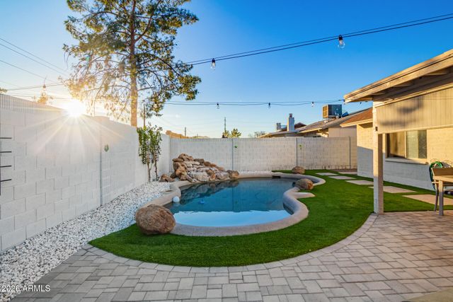 915 W DIAMOND Drive, Tempe, AZ 85283