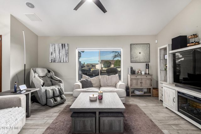 915 W DIAMOND Drive, Tempe, AZ 85283