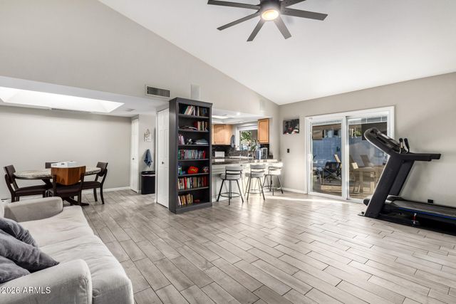 915 W DIAMOND Drive, Tempe, AZ 85283