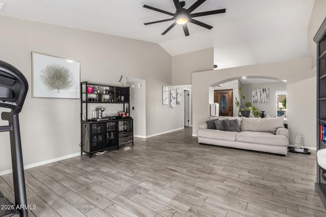 915 W DIAMOND Drive, Tempe, AZ 85283