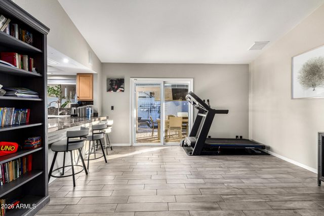 915 W DIAMOND Drive, Tempe, AZ 85283