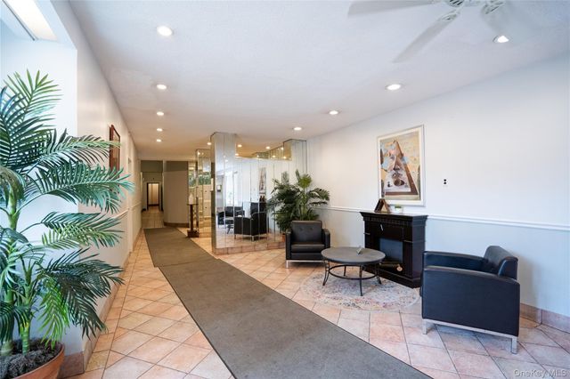 67-30 Dartmouth Street 2H, Forest Hills, NY 11375