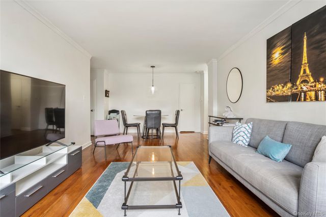 67-30 Dartmouth Street 2H, Forest Hills, NY 11375