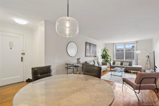 67-30 Dartmouth Street 2H, Forest Hills, NY 11375