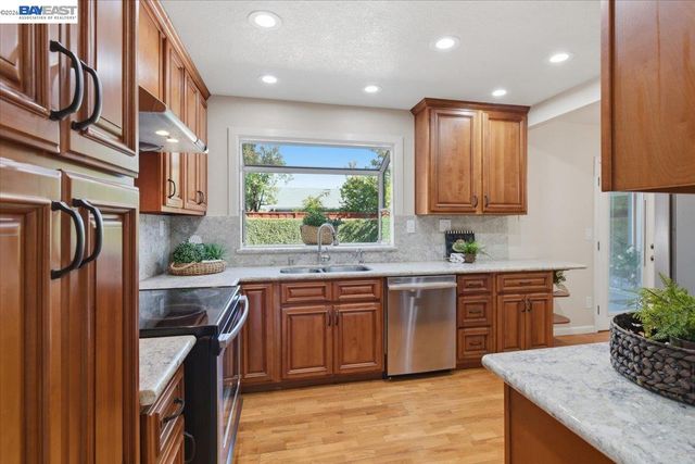 33513 Bardolph Cir, Fremont, CA 94555