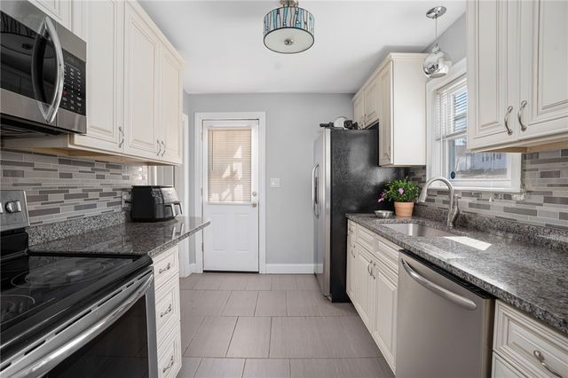 425 Park Avenue, Cranston, RI 02910