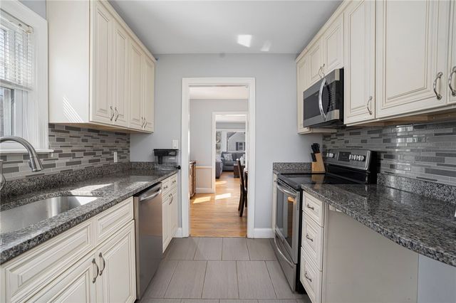 425 Park Avenue, Cranston, RI 02910