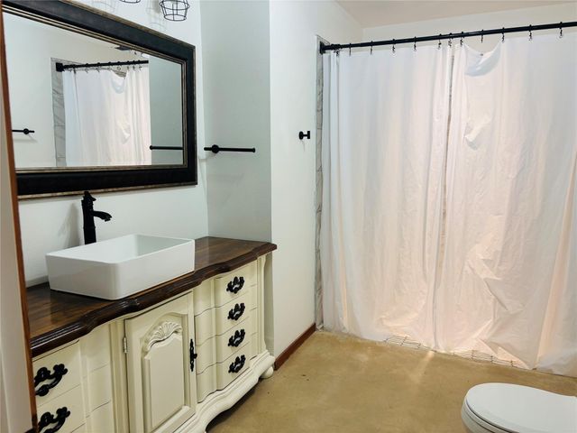 189 Road Runner LN, Bastrop, TX 78602