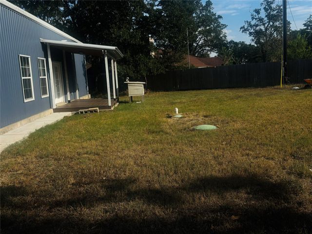 189 Road Runner LN, Bastrop, TX 78602