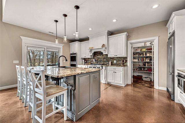 425 NE Duke Hill Road, Bentonville, AR 72713