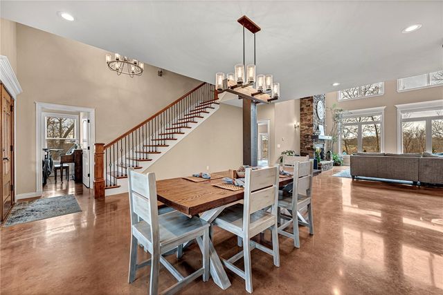 425 NE Duke Hill Road, Bentonville, AR 72713