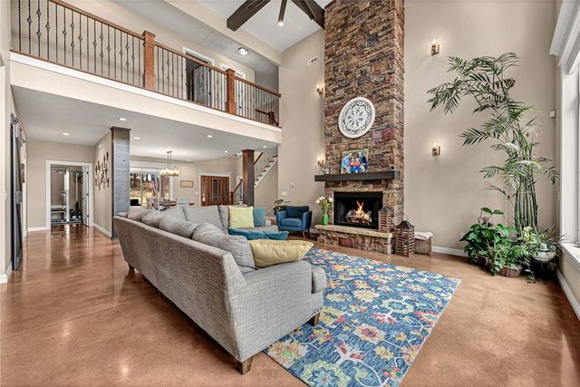 425 NE Duke Hill Road, Bentonville, AR 72713