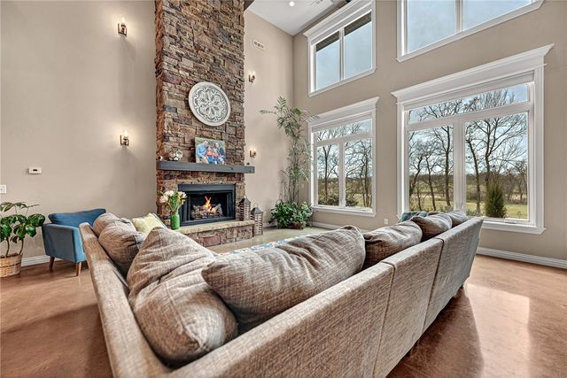 425 NE Duke Hill Road, Bentonville, AR 72713