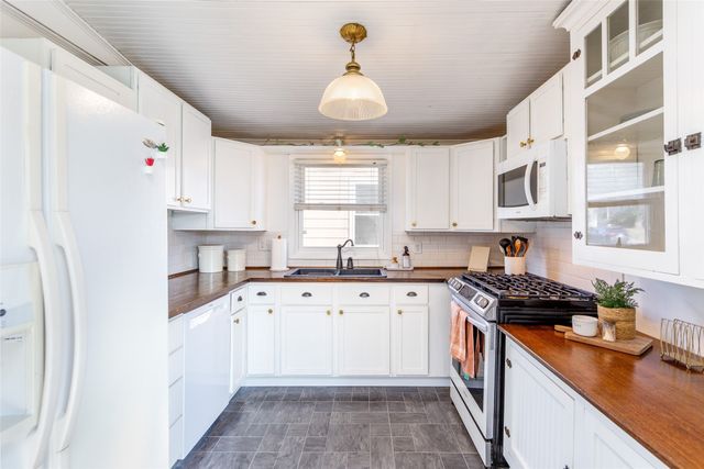 108 S 4th Avenue, Huxley, IA 50124