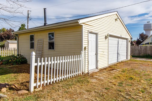 108 S 4th Avenue, Huxley, IA 50124