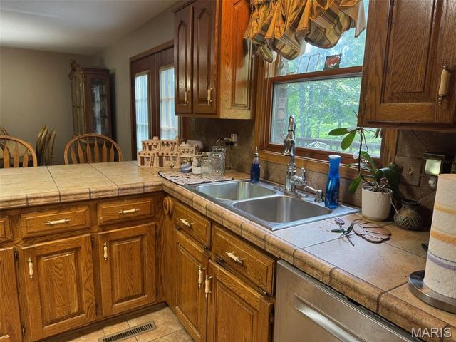 31625 Old Highway 5, Lebanon, MO 65536