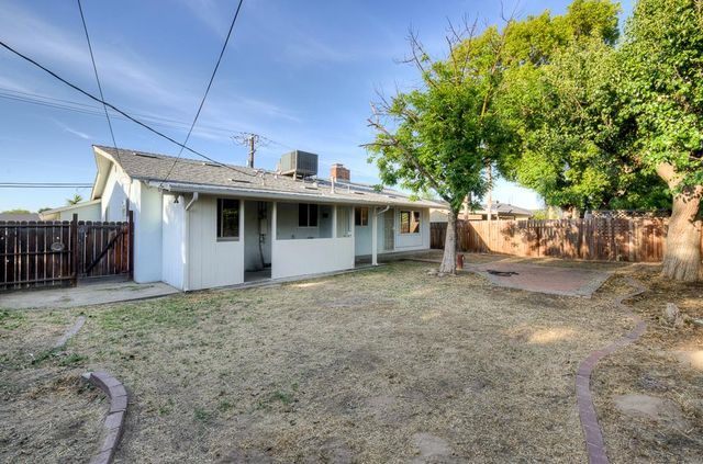 3744 E Dakota Avenue, Fresno, CA 93726