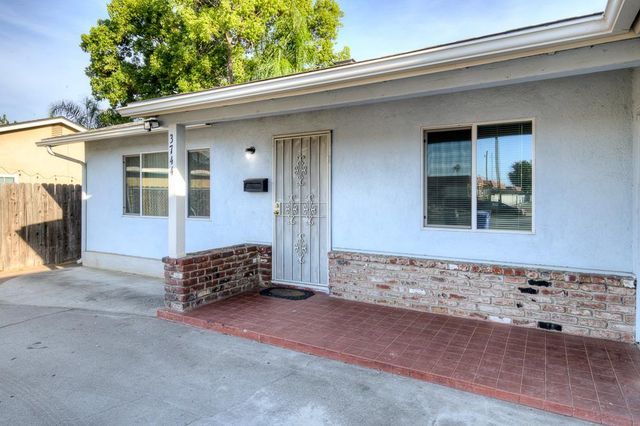 3744 E Dakota Avenue, Fresno, CA 93726