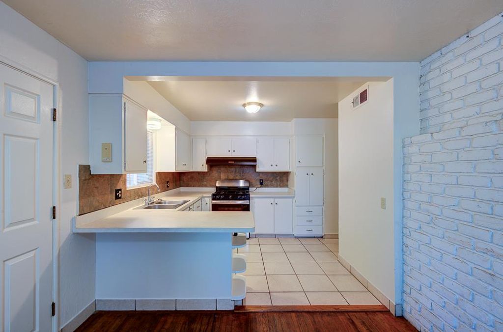 Image 10 of property listing at 3744 E Dakota Avenue, Fresno, CA 93726