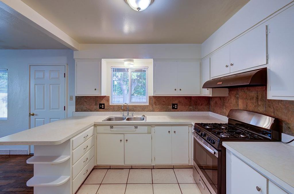 Image 14 of property listing at 3744 E Dakota Avenue, Fresno, CA 93726