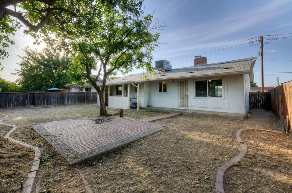Image 26 of property listing at 3744 E Dakota Avenue, Fresno, CA 93726