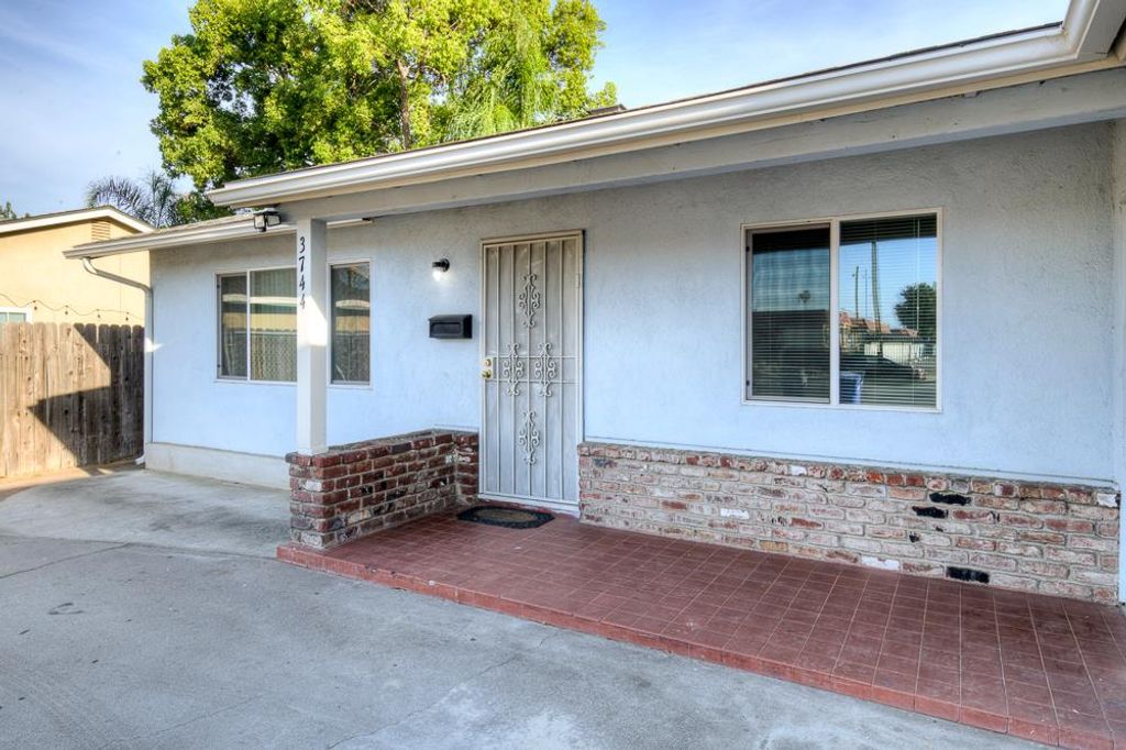 Image 3 of property listing at 3744 E Dakota Avenue, Fresno, CA 93726