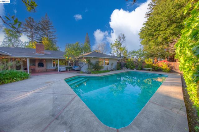 1785 Holly Ave, Menlo Park, CA 94025