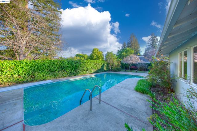 1785 Holly Ave, Menlo Park, CA 94025