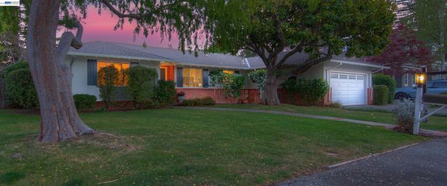 1785 Holly Ave, Menlo Park, CA 94025