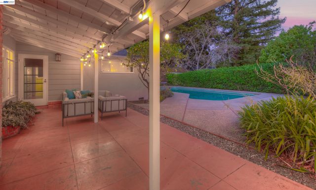 1785 Holly Ave, Menlo Park, CA 94025