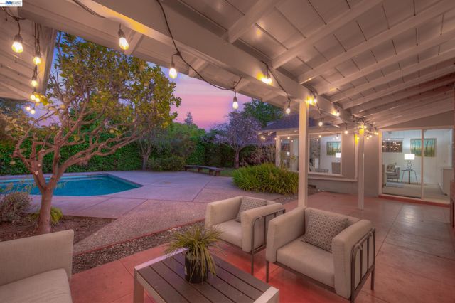 1785 Holly Ave, Menlo Park, CA 94025