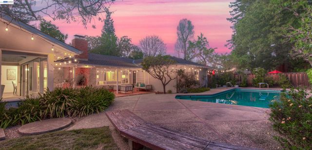 1785 Holly Ave, Menlo Park, CA 94025