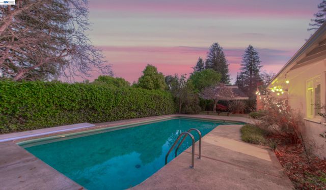 1785 Holly Ave, Menlo Park, CA 94025