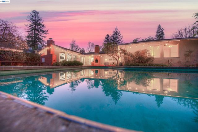 1785 Holly Ave, Menlo Park, CA 94025