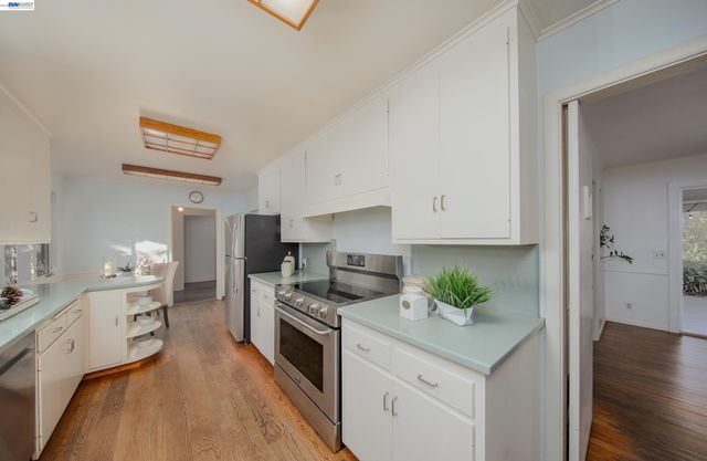 1785 Holly Ave, Menlo Park, CA 94025