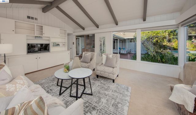 1785 Holly Ave, Menlo Park, CA 94025