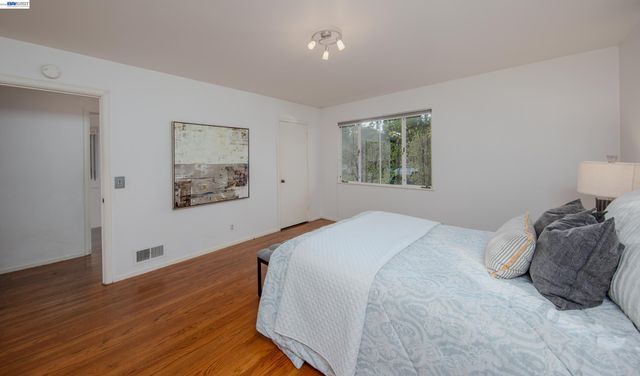 1785 Holly Ave, Menlo Park, CA 94025