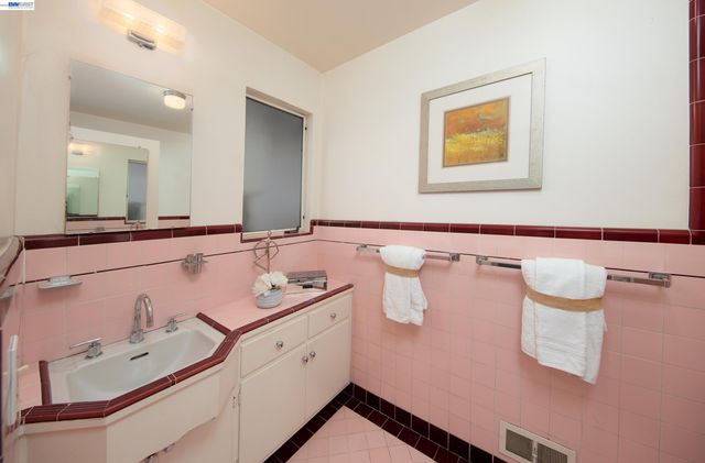 1785 Holly Ave, Menlo Park, CA 94025