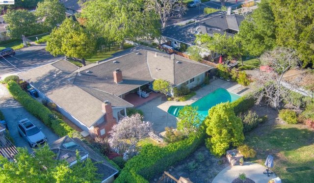 1785 Holly Ave, Menlo Park, CA 94025