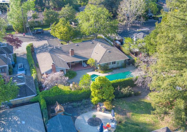 1785 Holly Ave, Menlo Park, CA 94025