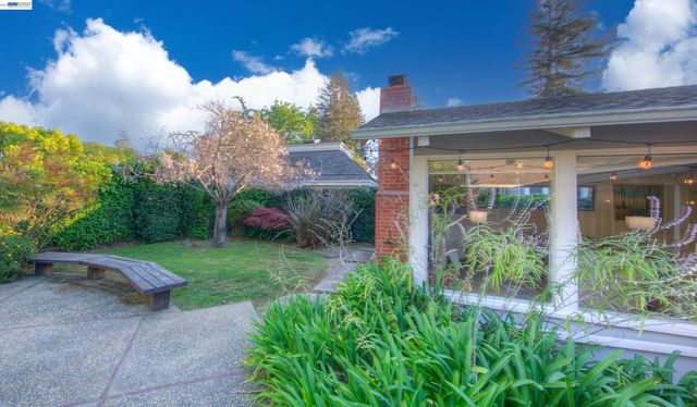 1785 Holly Ave, Menlo Park, CA 94025