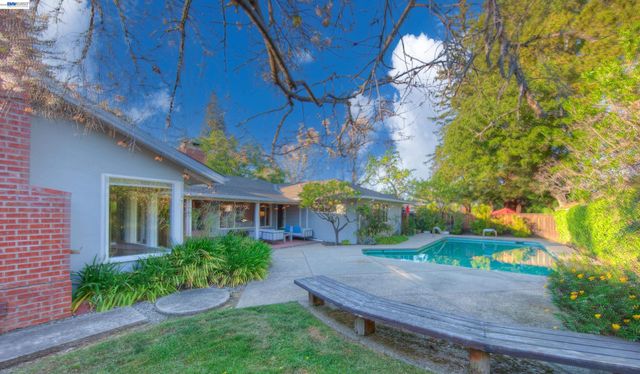 1785 Holly Ave, Menlo Park, CA 94025