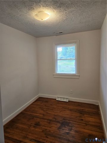 16003 Edgewood Dr, Chester, VA 23831
