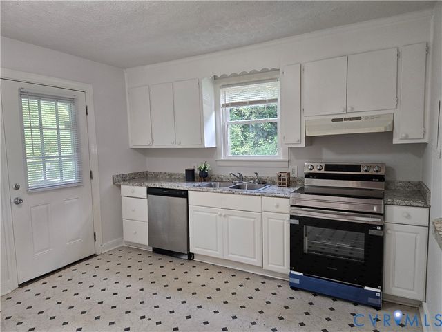 16003 Edgewood Dr, Chester, VA 23831