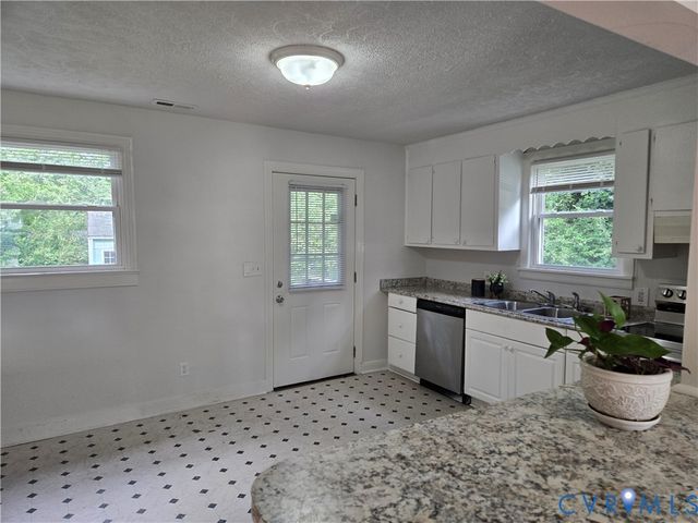 16003 Edgewood Dr, Chester, VA 23831