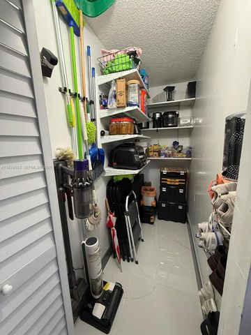 6195 NW 186th St 402, Hialeah, FL 33015