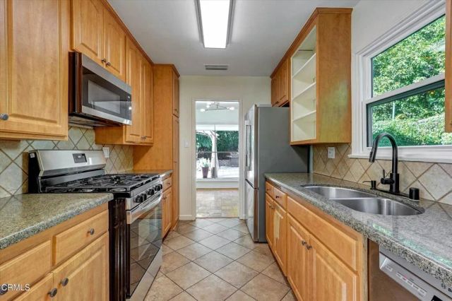 17437 Arminta Street, Northridge, CA 91325