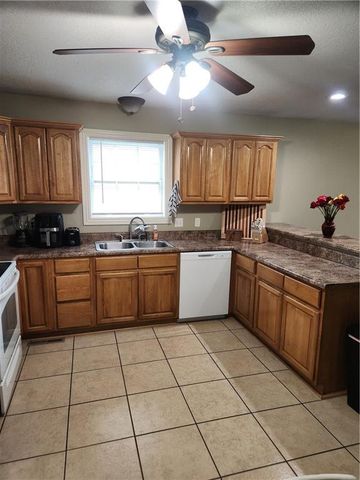 1018 E 16th Street, Pittsburg, KS 66762